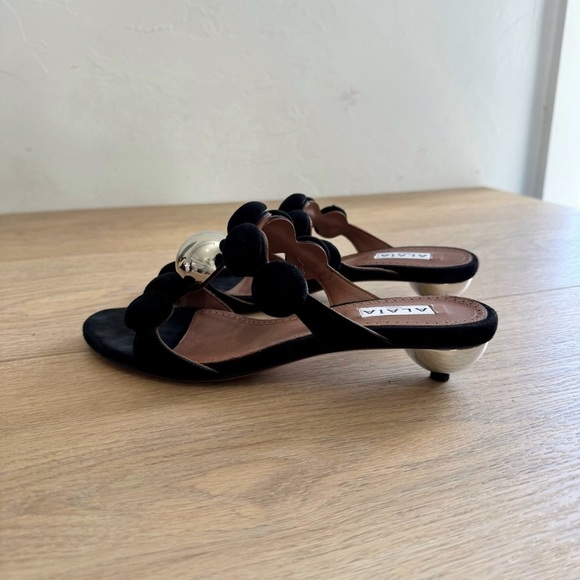 Alaia Bombe embellished suede sandals - Picture 4 of 6